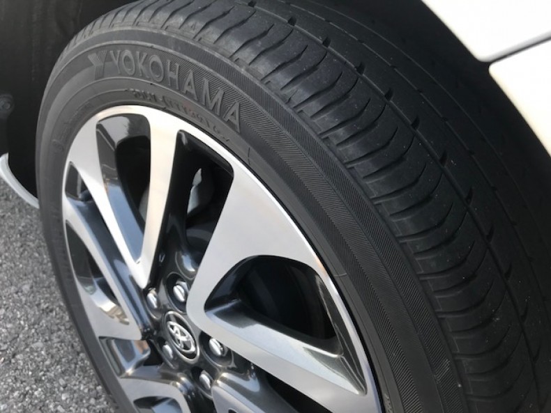 タイヤホイール前