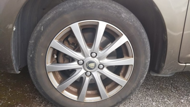 タイヤホイール前