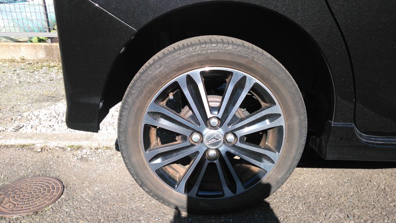 タイヤホイール前