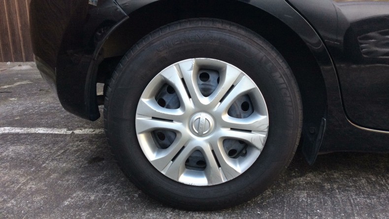 タイヤホイール前