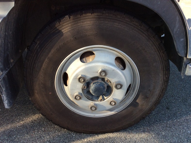 タイヤホイール前