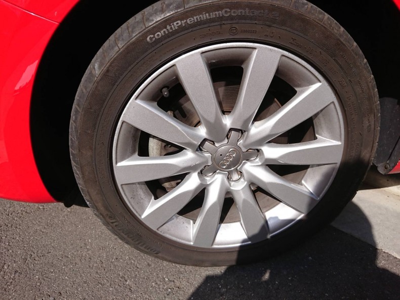 タイヤホイール前