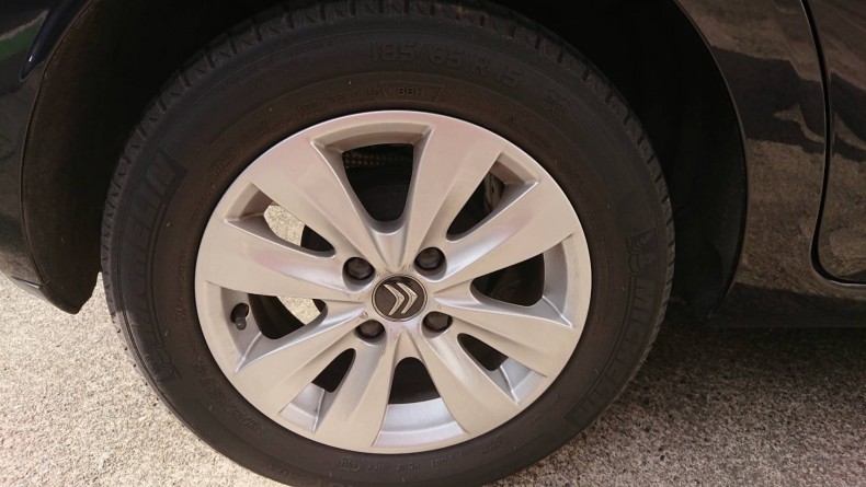 タイヤホイール前