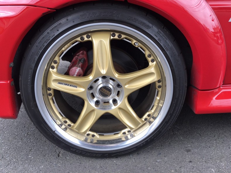 タイヤホイール前