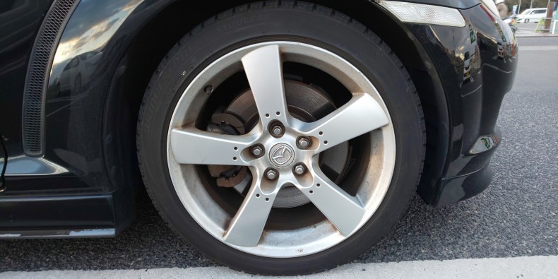 タイヤホイール前