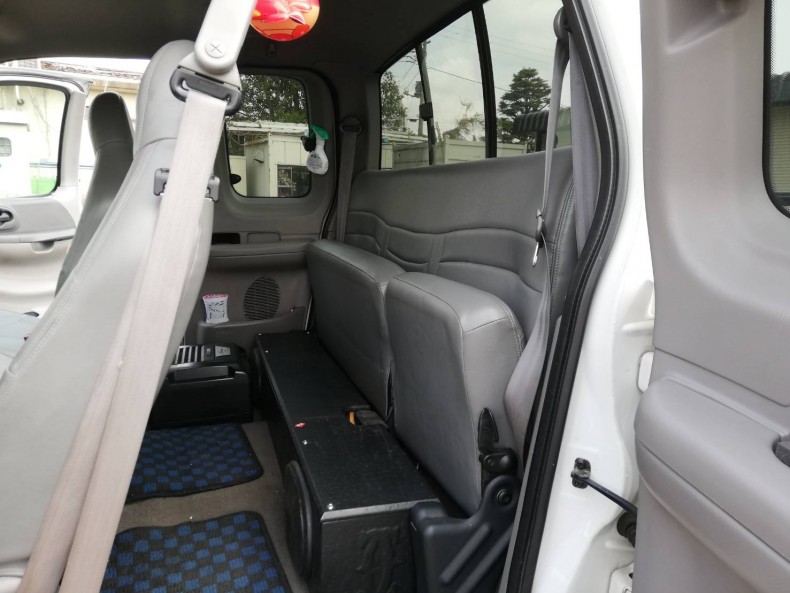 内装後方シート