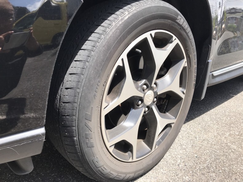 タイヤホイール前