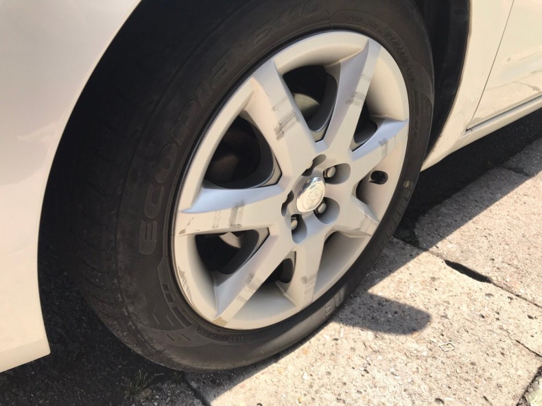 タイヤホイール前