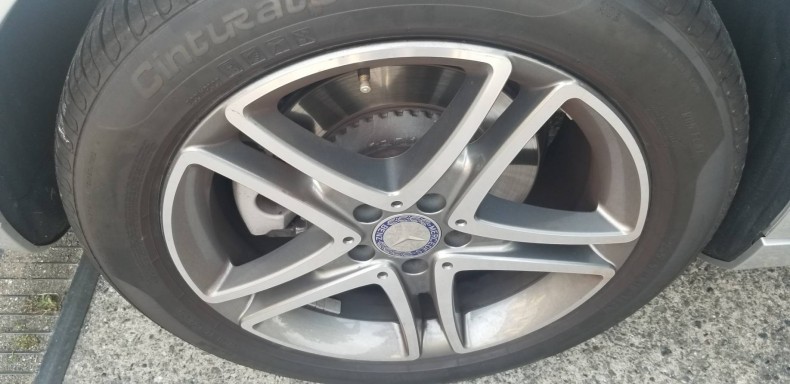 タイヤホイール前