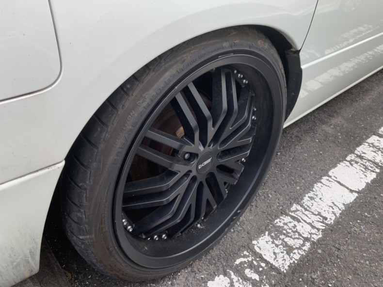 タイヤホイール前