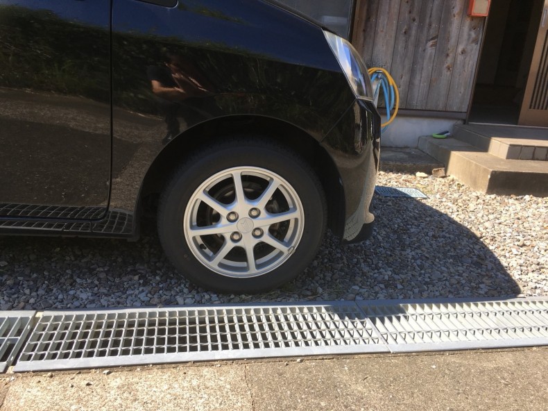 タイヤホイール前