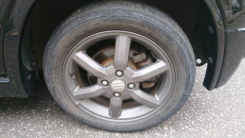 タイヤホイール前