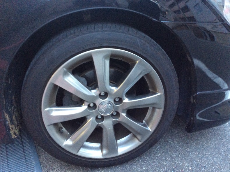 タイヤホイール前