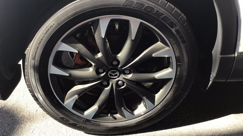 タイヤホイール前