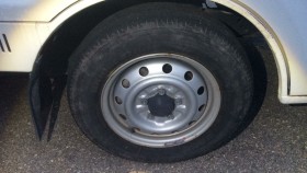 タイヤホイール前