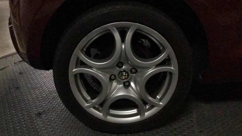 タイヤホイール前