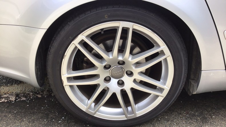 タイヤホイール前