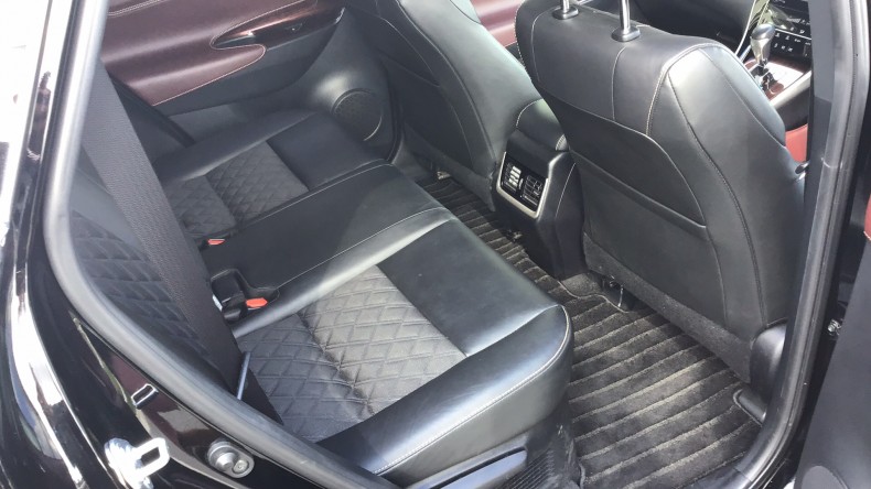 内装後方シート