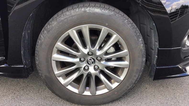 タイヤホイール前