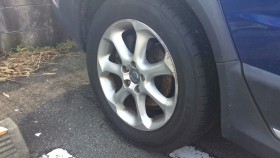 タイヤホイール前