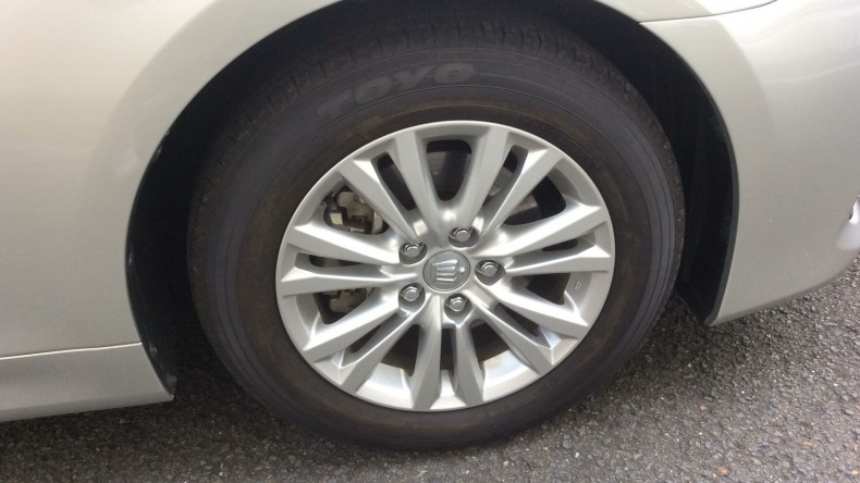 タイヤホイール前